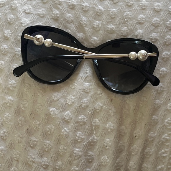 CHANEL Black , white Chanel pearl Wraparound Sunglasses with Matte Finish - Picture 10 of 12